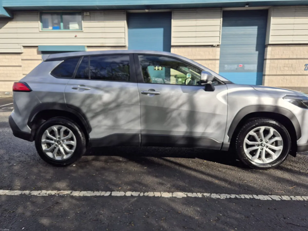 TOYOTA COROLLA CROSS 2023/1.8 PETROL HYBRID/AUTO - Image 4