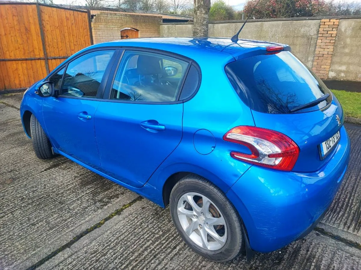 132 Peugeot 208 - Image 4