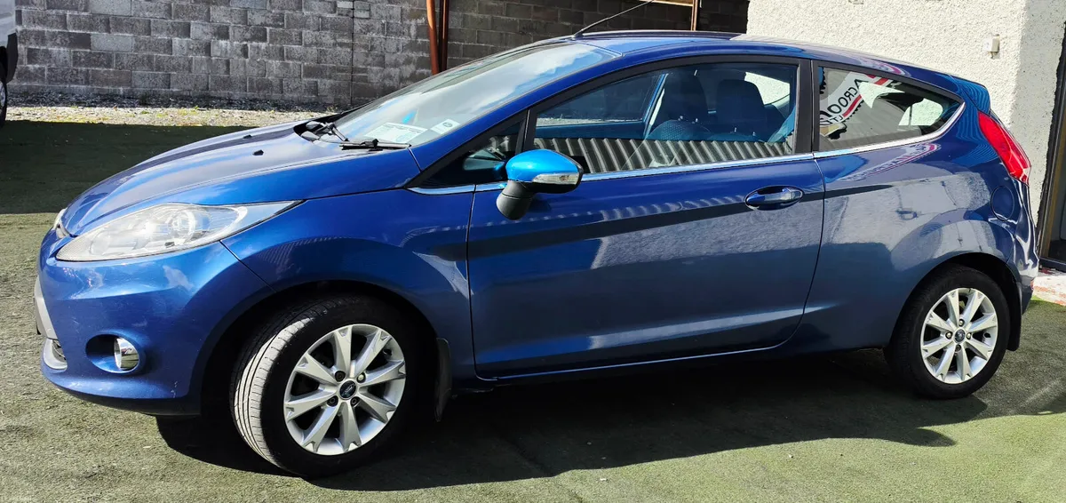 Ford Fiesta 1 25i ARGENTO SPEC 3dr - Image 2