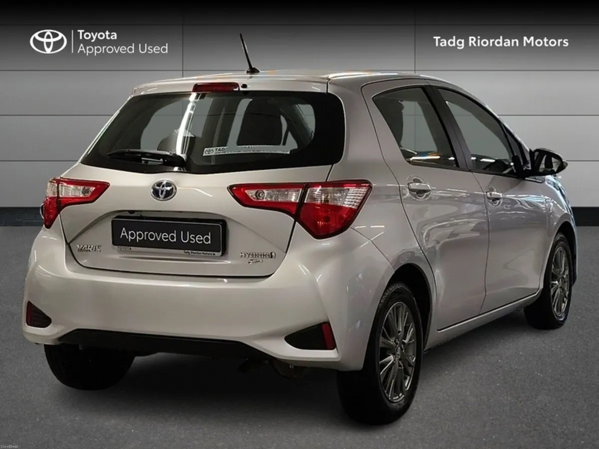 Toyota Yaris HYBRID 5DR LUNA - Image 2