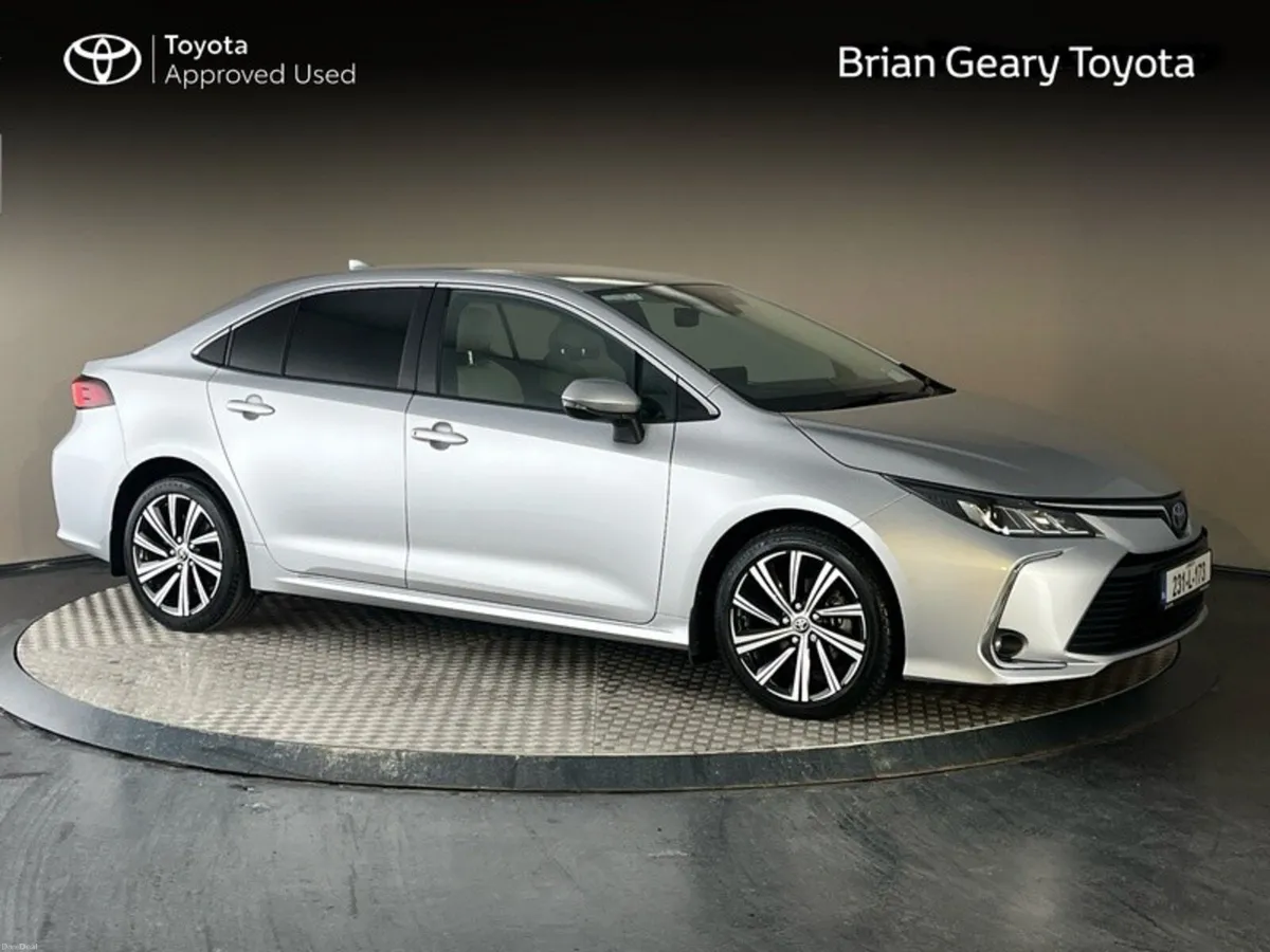 Toyota Corolla HYBRID LUNA SPORT SALOON - Image 1