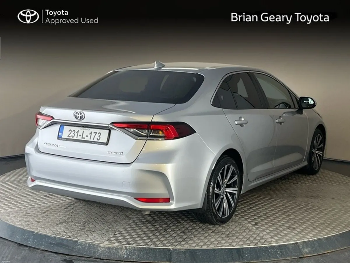 Toyota Corolla HYBRID LUNA SPORT SALOON - Image 2
