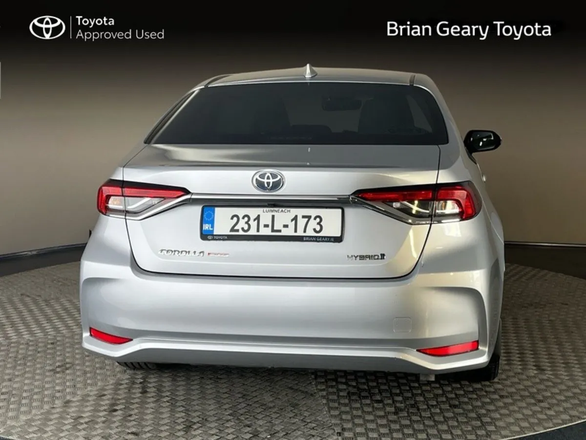 Toyota Corolla HYBRID LUNA SPORT SALOON - Image 4
