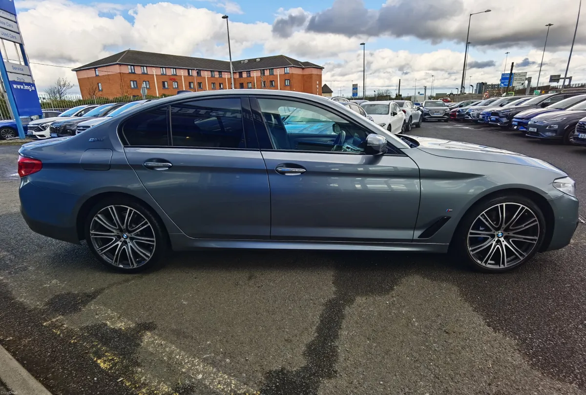 BMW 5 SERIES 530E M SPORT **HARMON/KARDON** - Image 3