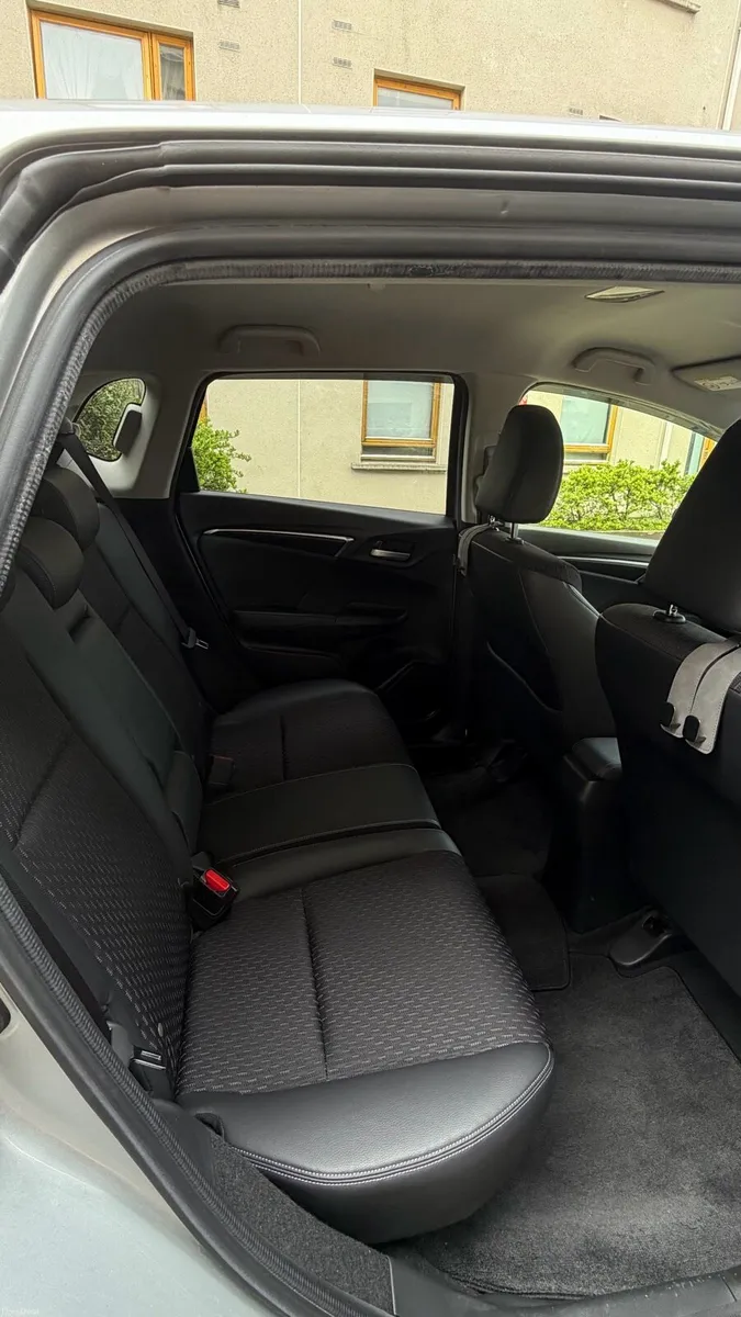 Honda Fit 2015 - Hybrid - Automatic - Image 4
