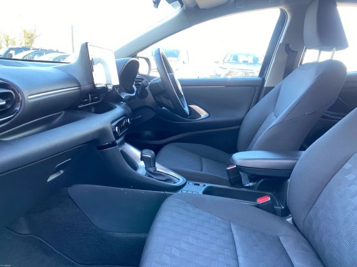 Toyota Yaris Yaris Hybrid 115 Luna - Image 6