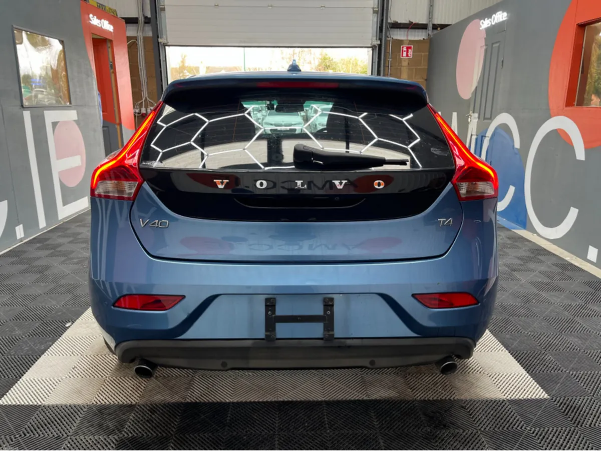 Volvo V40 2015 VOLVO V40 T4 1.6 AUTOMATIC / CRUISE - Image 3