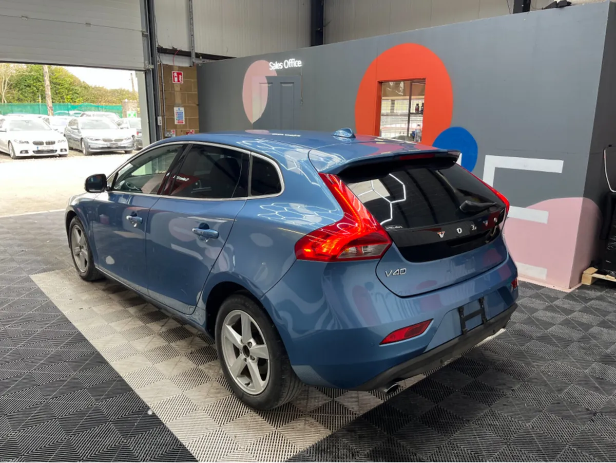 Volvo V40 2015 VOLVO V40 T4 1.6 AUTOMATIC / CRUISE - Image 4