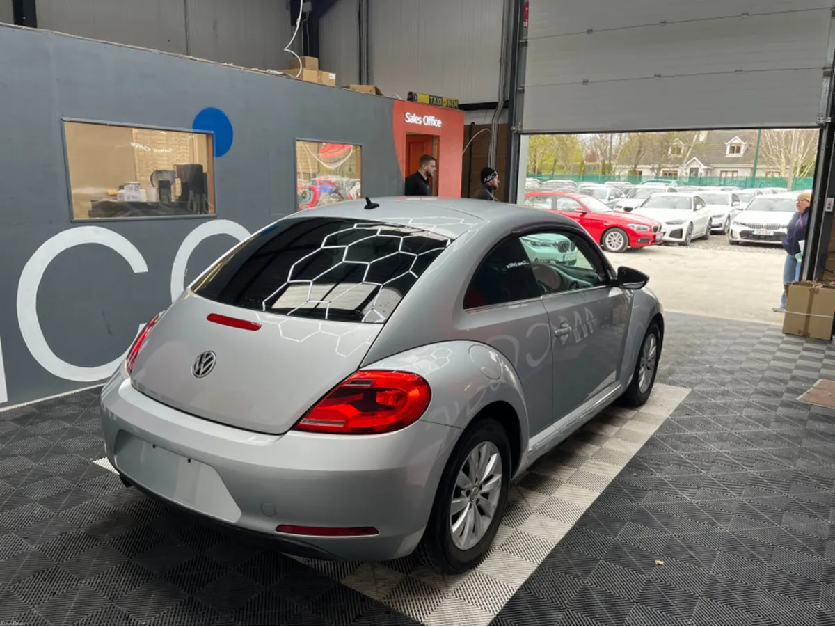 Volkswagen Beetle 2015 VOLKSWAGEN BEETLE DESIGN 1. - Image 2