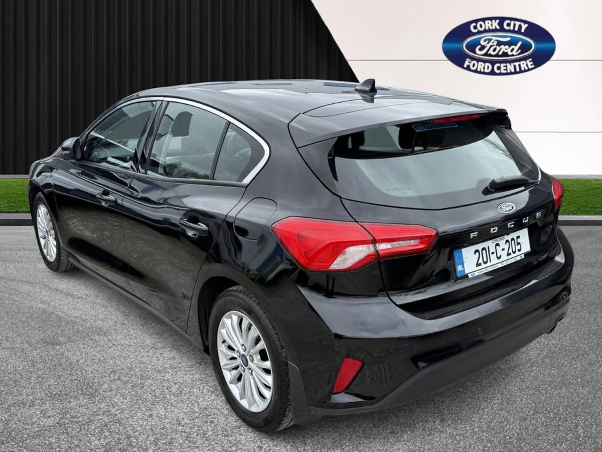Ford Focus TITANIUM 1.0 ECOBOOST 12 125 4DR - Image 3