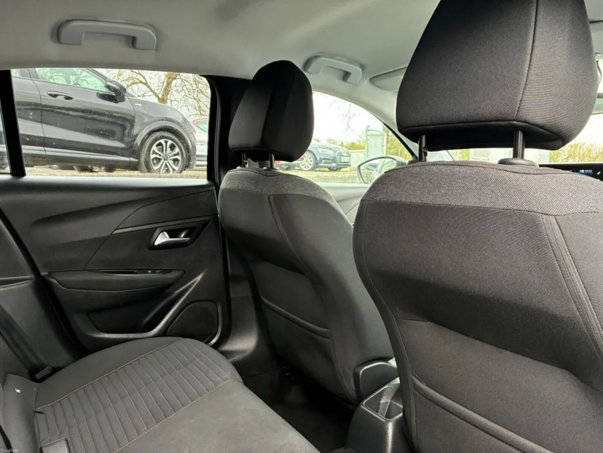 Peugeot 208 ACTIVE 1.2 - Image 6