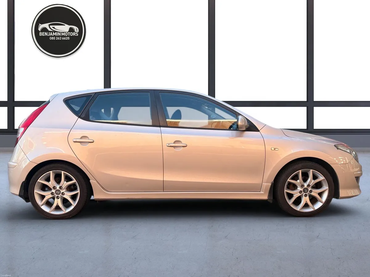 Hyundai i30 2011 Low Miles Deluxe 1.6 diesel Nct - Image 3