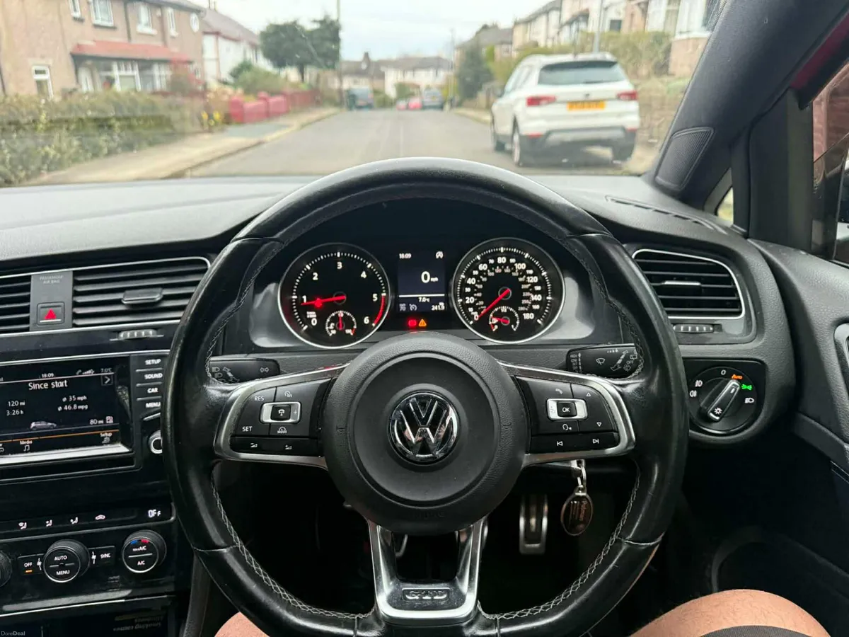 VOLKSWAGEN GOLF 2.0 Golf GTD 5dr - Image 3