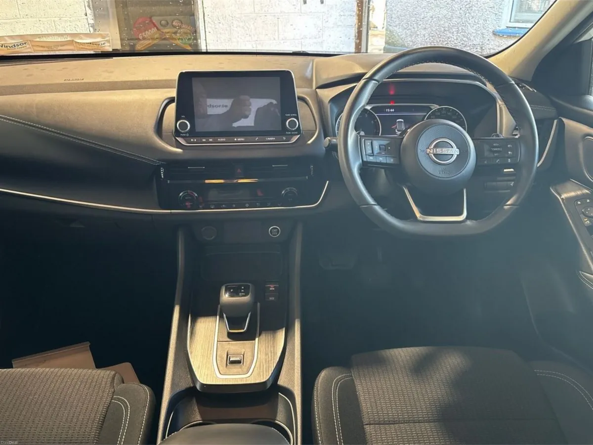 Nissan Qashqai 1.3 PET MILD HYBRID SV CVT - Image 4