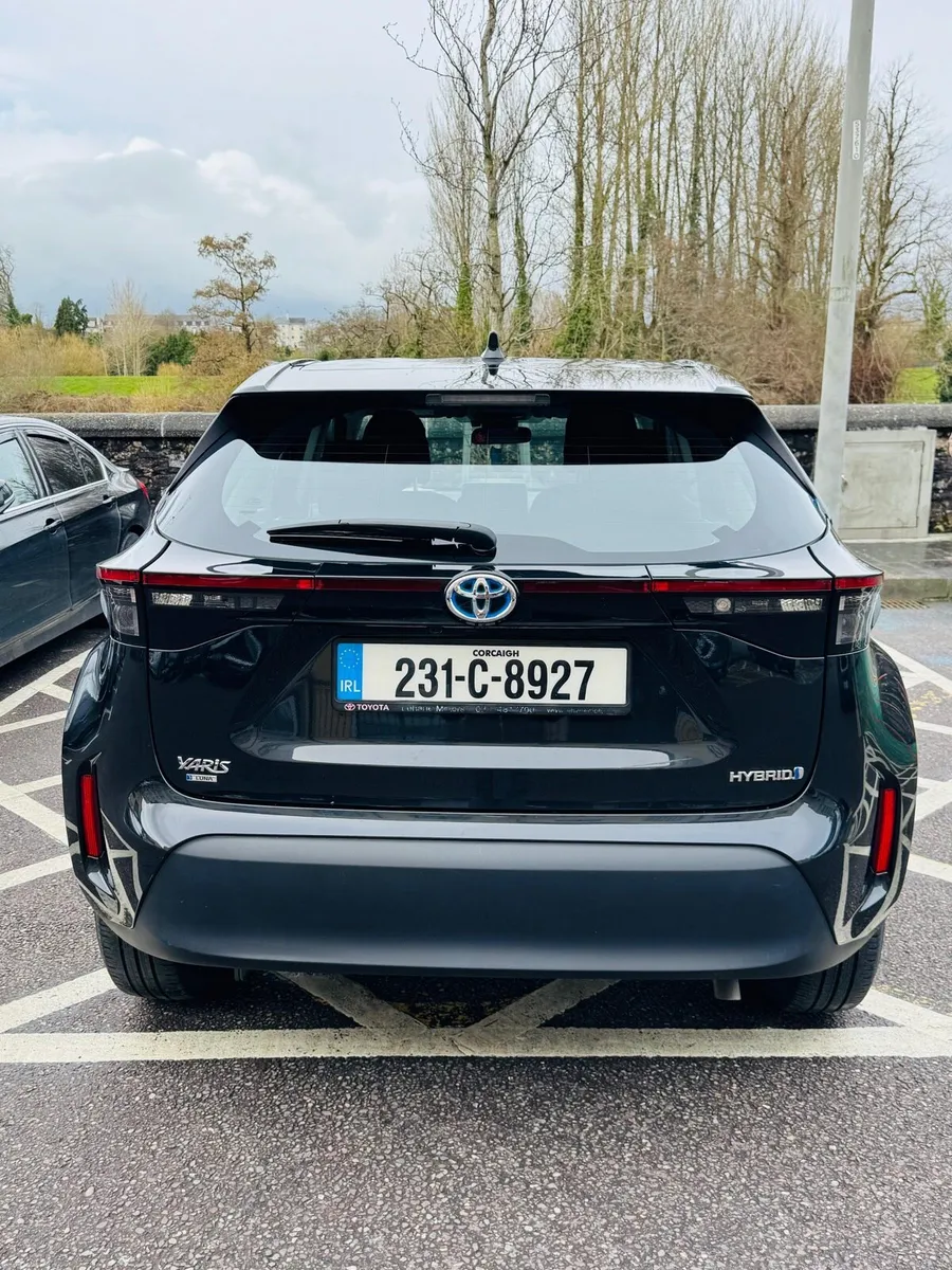 23 1 Toyota Yaris Cross Luna - Image 3