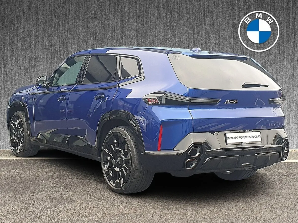 BMW XM 50e - Image 2