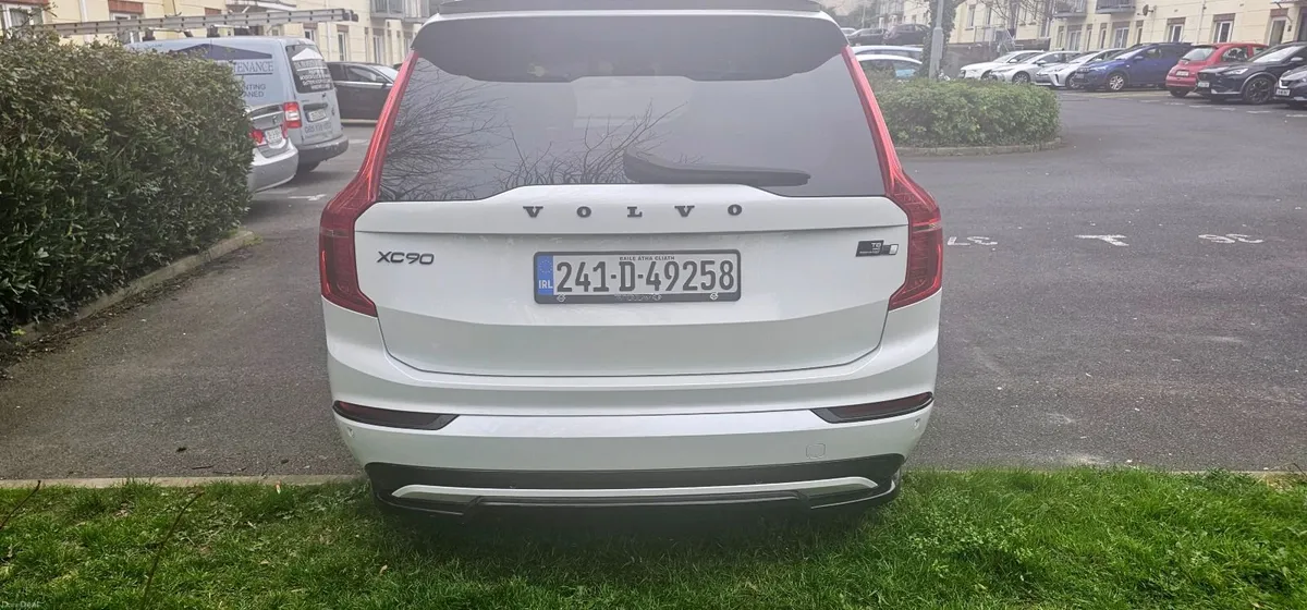Volvo XC90 2024 - Image 1