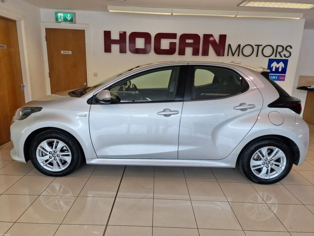 Toyota Yaris Hybrid Luna Automatic - Image 4