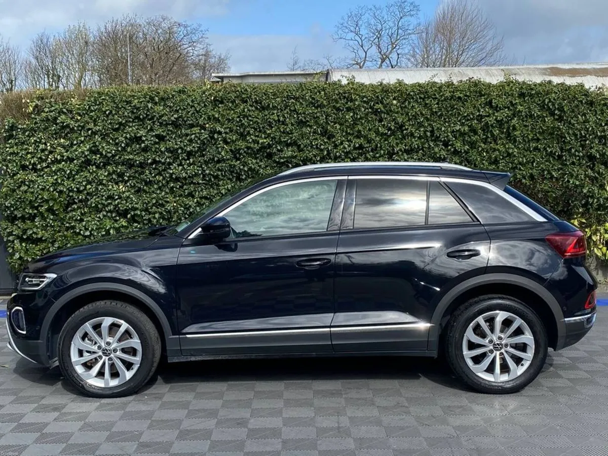 Volkswagen T-Roc HIGHLINE 2.0 TDI // LOW MILEAGE / - Image 3