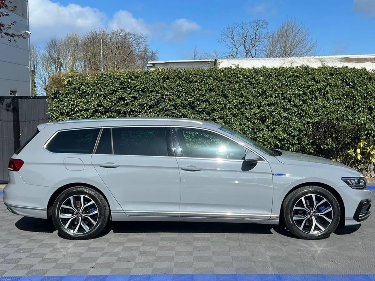 Volkswagen Passat GTE 1.4 HYBRID 218 BHP // FULL S - Image 2