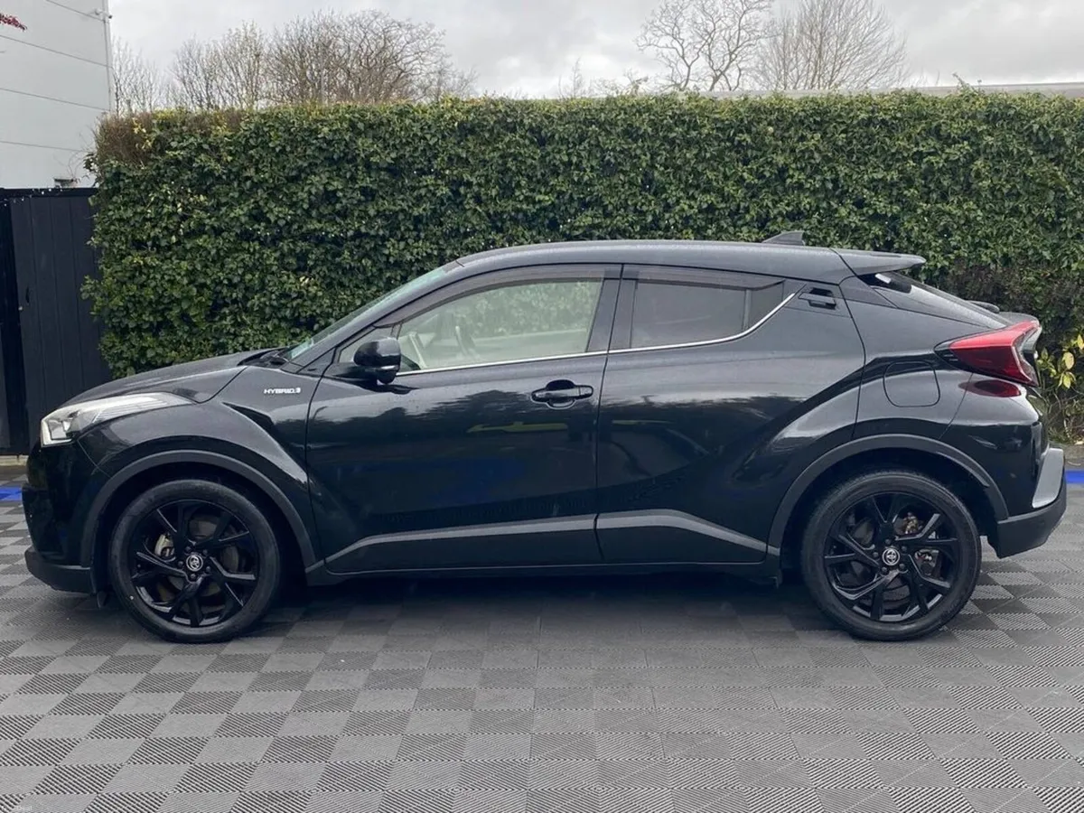Toyota C-HR 1.8 HYBRID // HALF LEATHER HEATED SEAT - Image 3