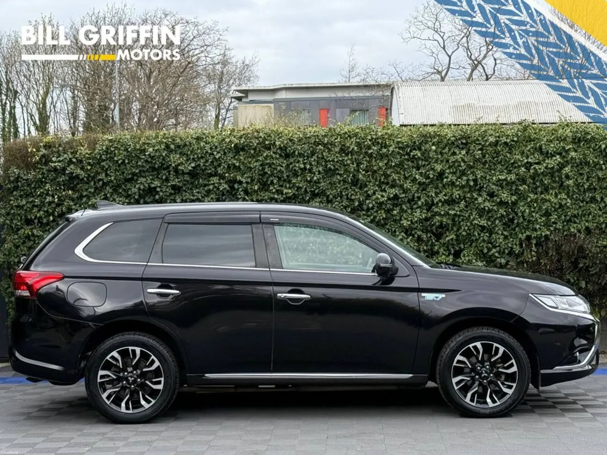 Mitsubishi Outlander 4WD 2.0 HYBRID // LEATHER/ALC - Image 2