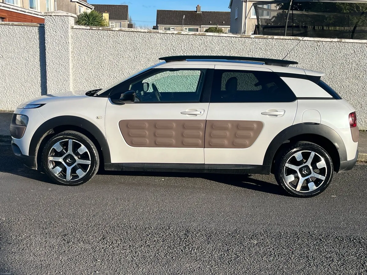 2017 C4 CACTUS, Diesel, ONLY 100k km - Image 2