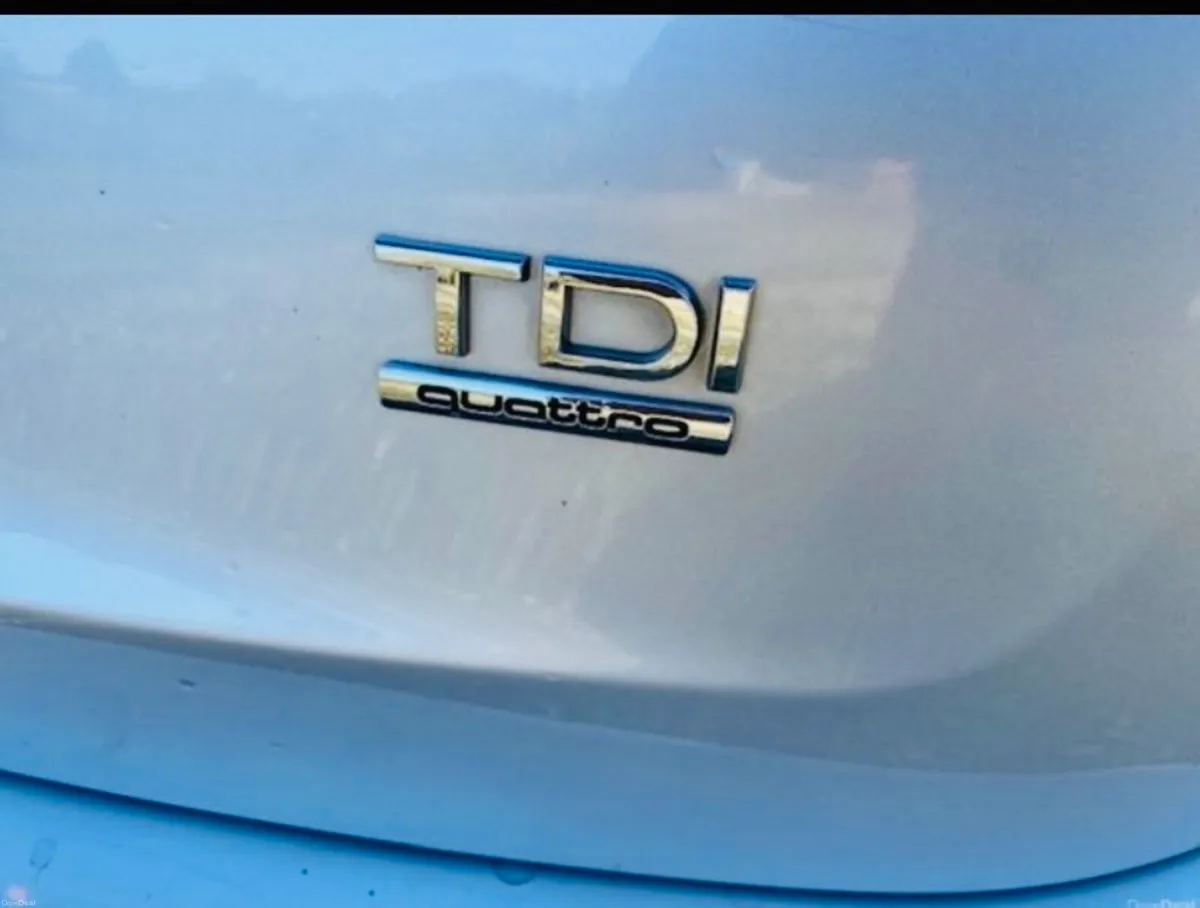 Audi Q5 full leather stamped service history - Image 2