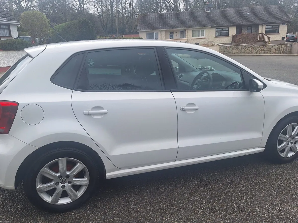 Volkswagen polo - Image 4
