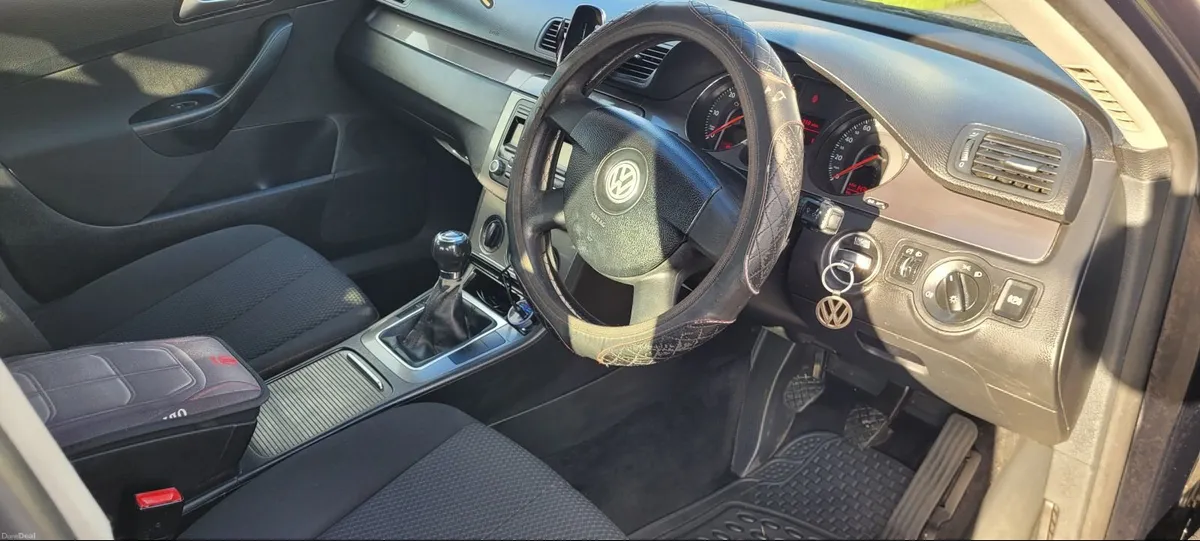 Volkswagen Passat 2008 - Image 2