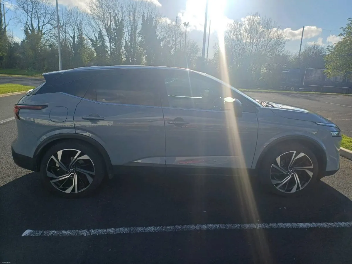 Nissan Qashqai SVE 1.3 Petrol 2 Tone - Image 4