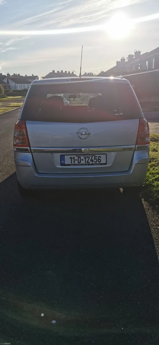 Opel Zafira 2011 - Image 2