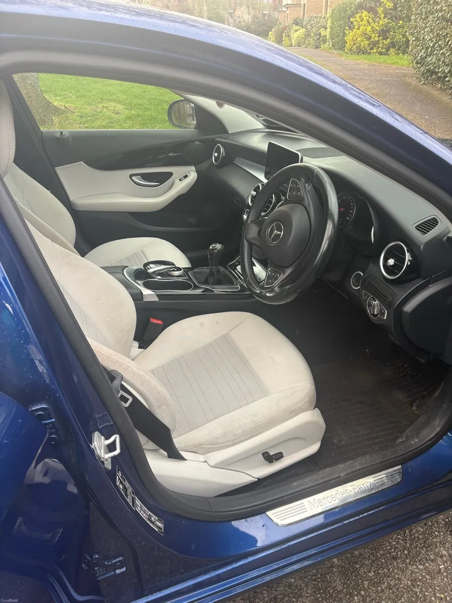 Mercedes-Benz C Class 180 BLUETEC 4DR - Image 3