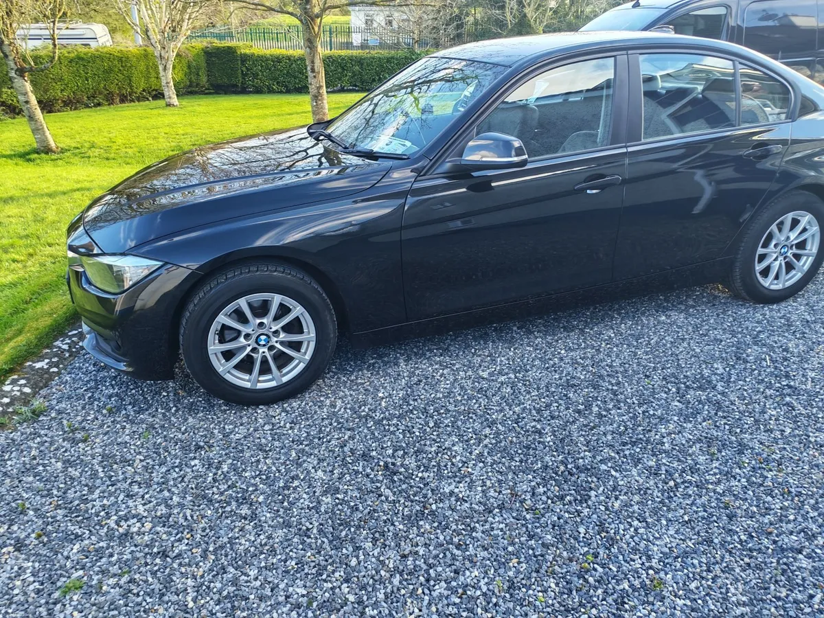 BMW 3-Series 2017 - Image 2