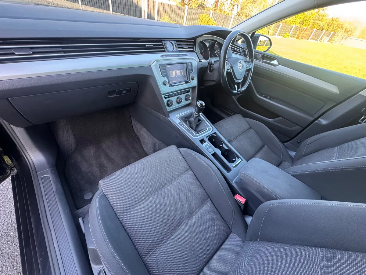 2015 Volkswagen Passat Business SE - Image 4