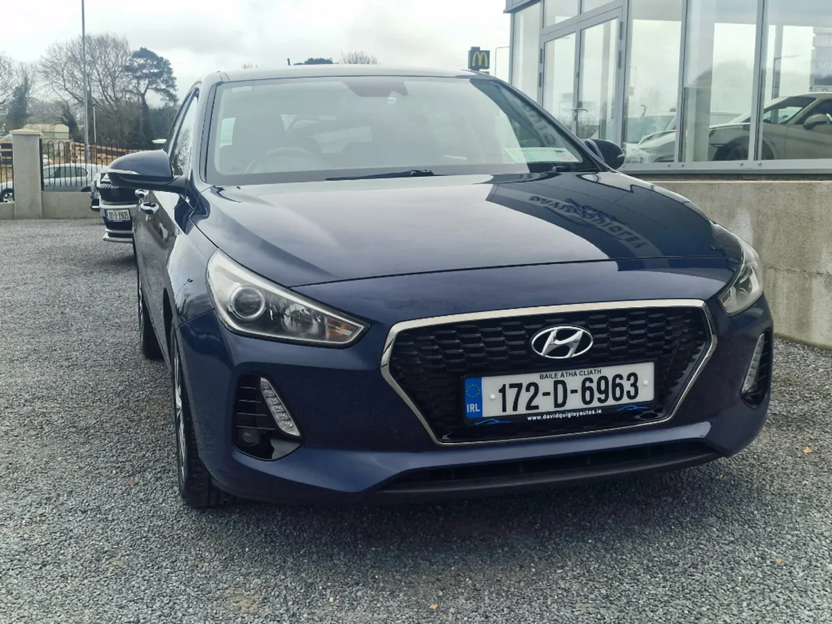 Hyundai i30 Deluxe 5DR - Image 2