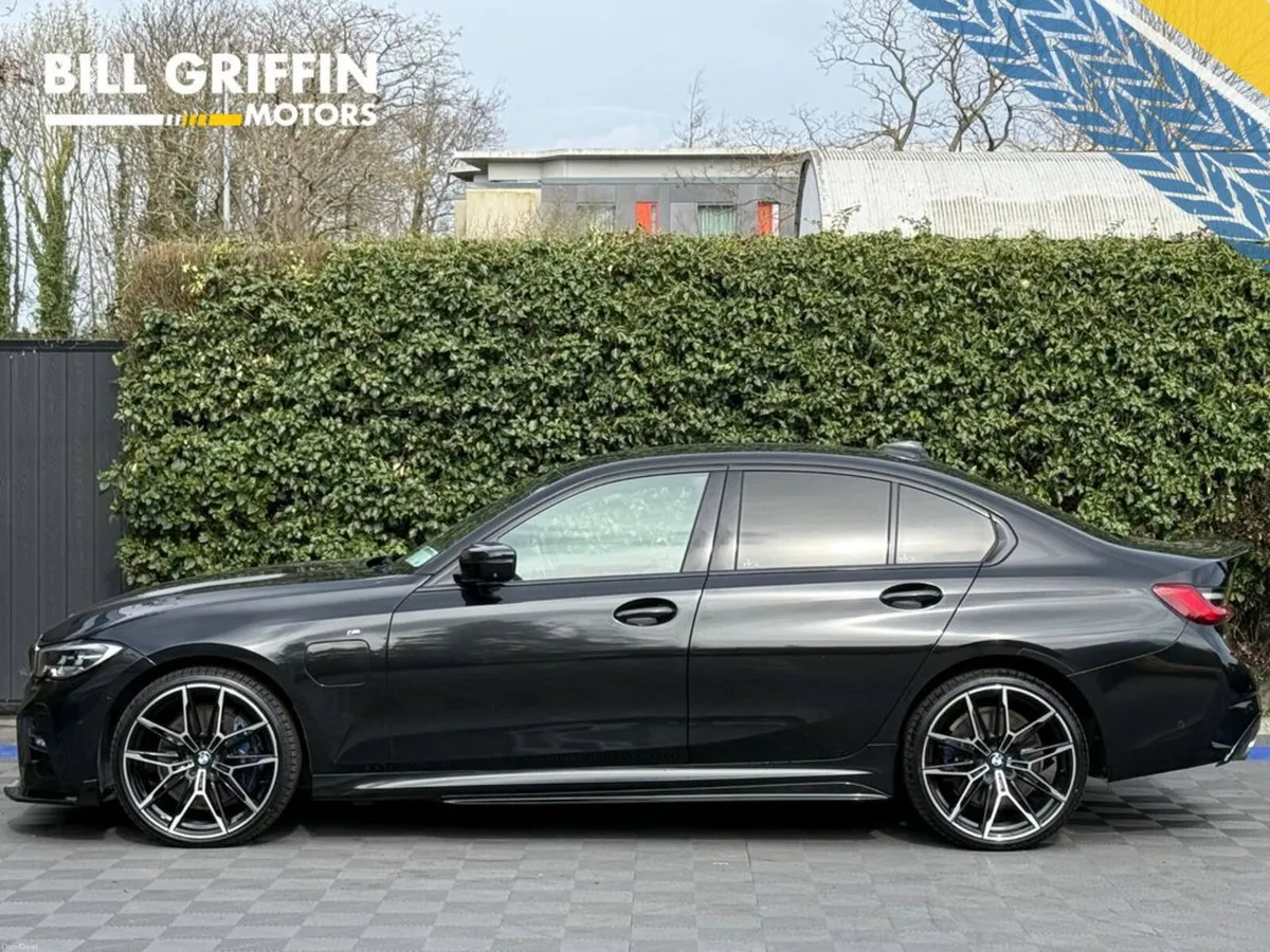BMW 3-Series 330e M-SPORT COMPETITION 2.0 HYBRID / - Image 3