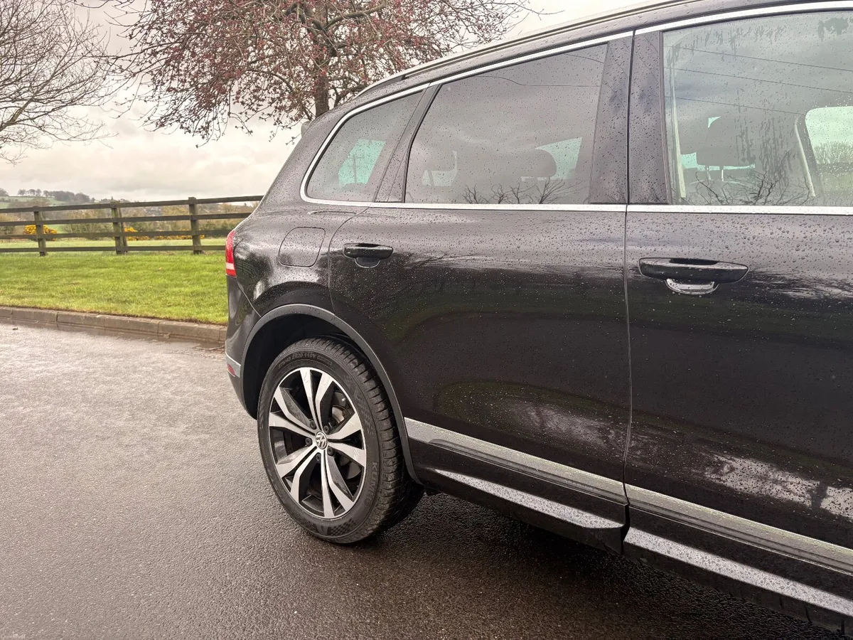 2018 Volkswagen Touareg R-Line 5 Seat Crewcab - Image 2