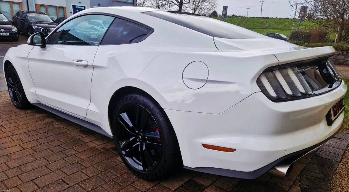 Ford Mustang - Image 3