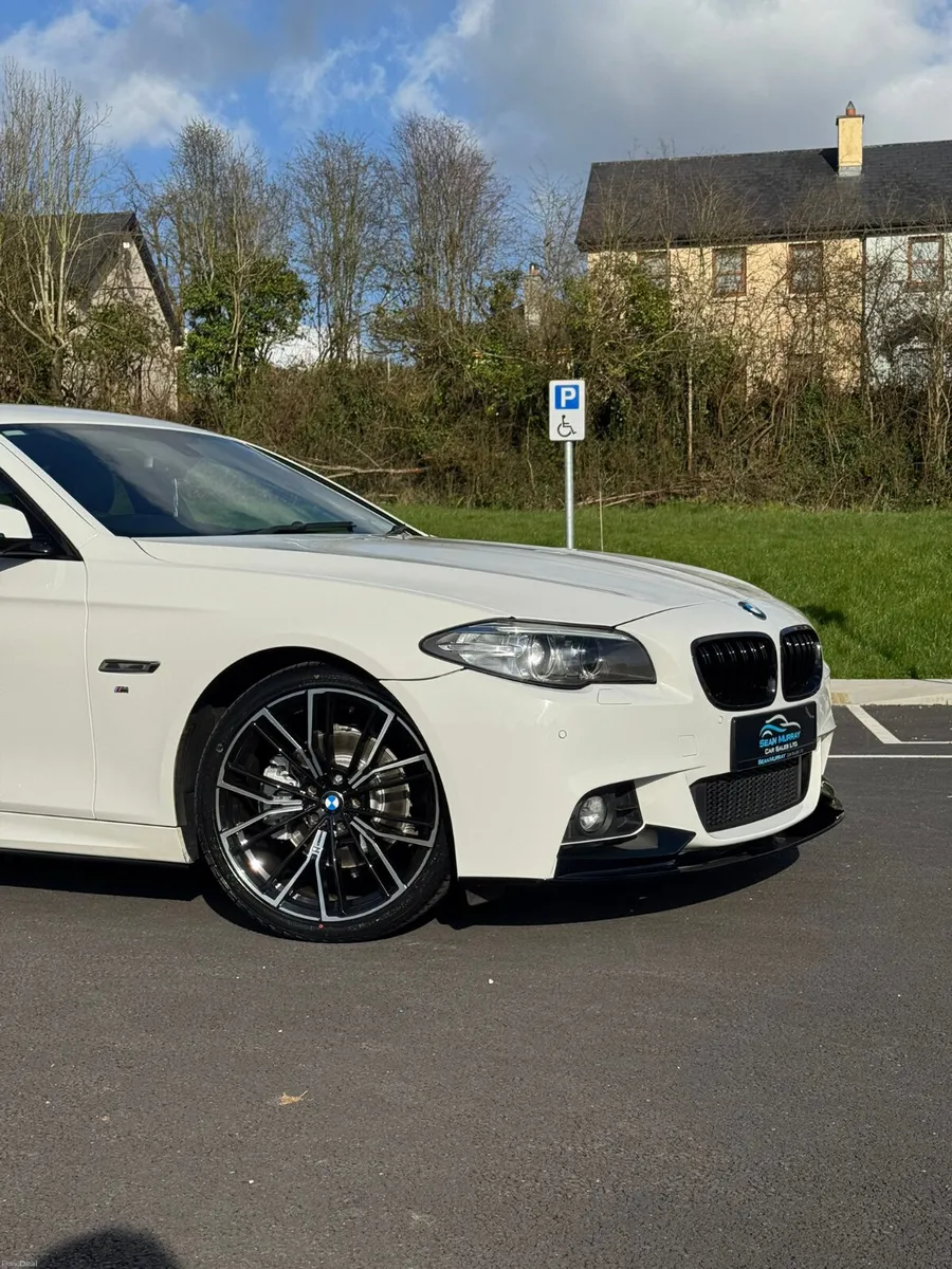 BMW 5-Series 2016 - Image 2