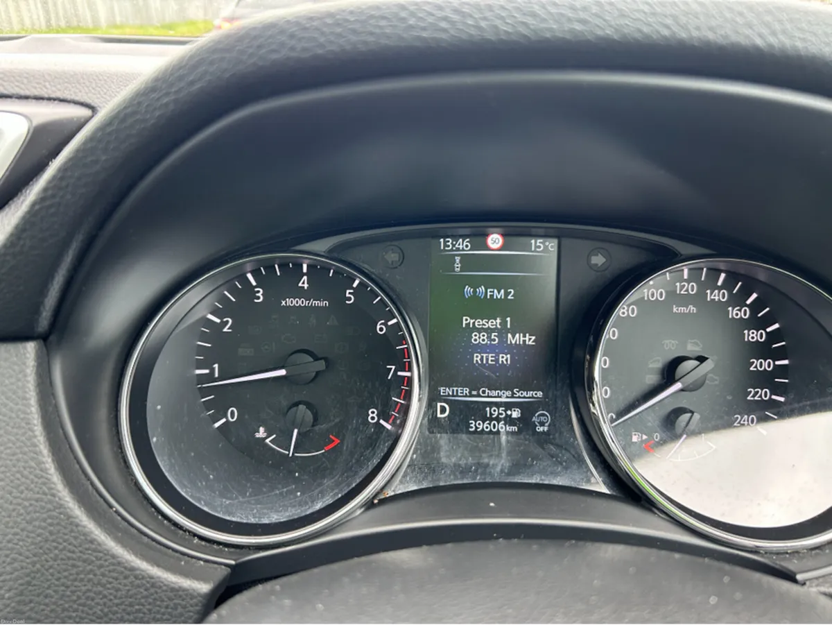 Nissan Qashqai 1.2 AUTOMATIC//ONLY 39000KLMS//1 OW - Image 3