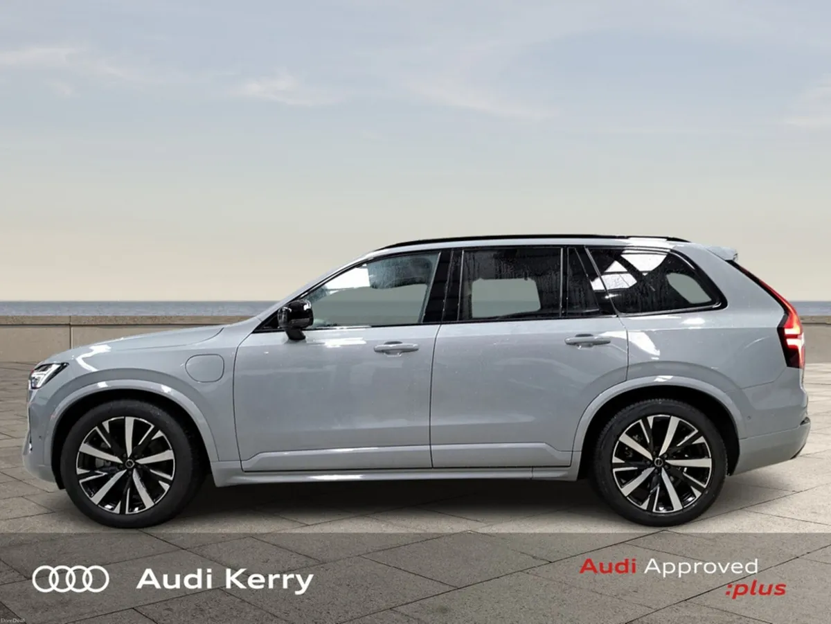 Volvo XC90 T8 PLUS AWD PHEV WITH HARMON KARDON SOU - Image 4