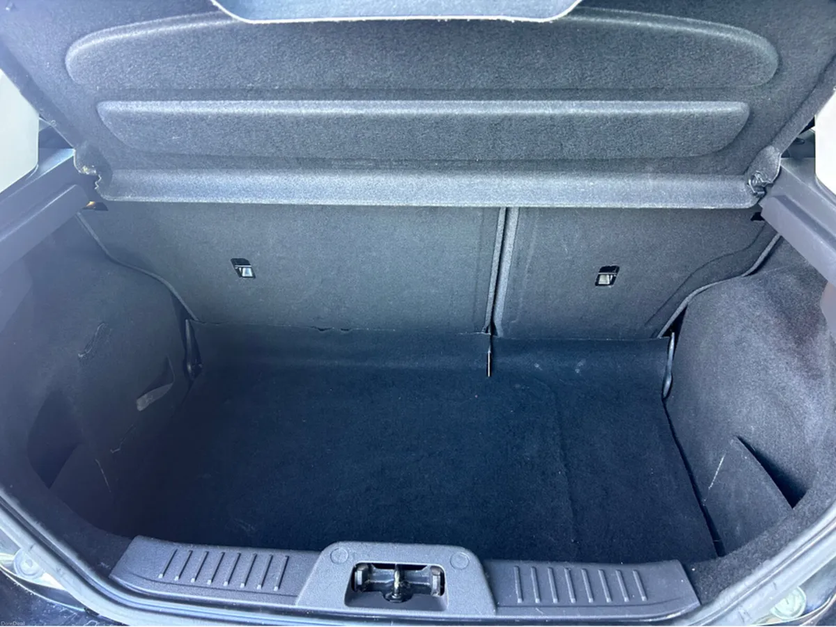 Volkswagen Passat HIGHLINE 1.6 TDI MANUAL 6SPEED F - Image 4