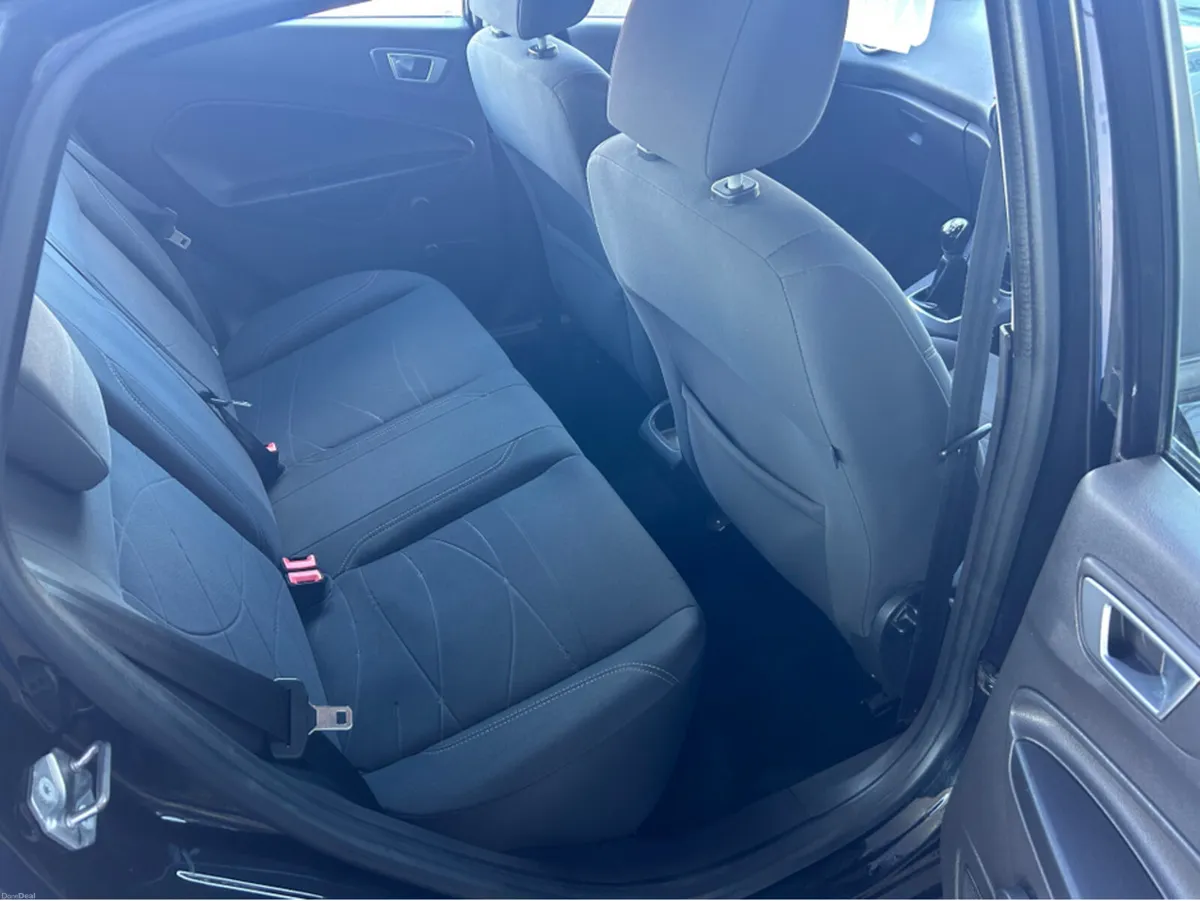 Volkswagen Passat HIGHLINE 1.6 TDI MANUAL 6SPEED F - Image 3