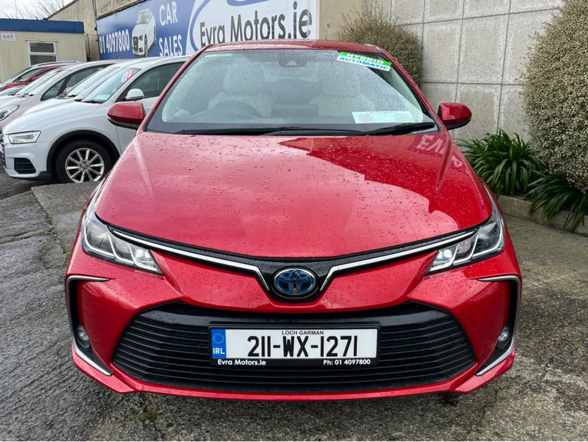 Toyota Corolla LUNA SPORT SALOON HYBRID AUTOMATIC - Image 2