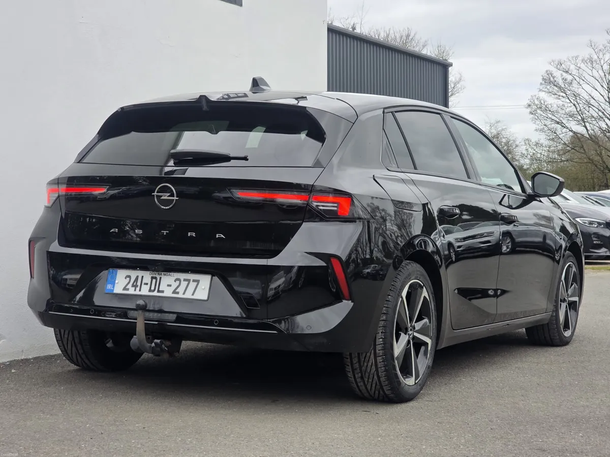 Opel Astra 2024 1.2 PETROL ELEGANCE MODEL - Image 3