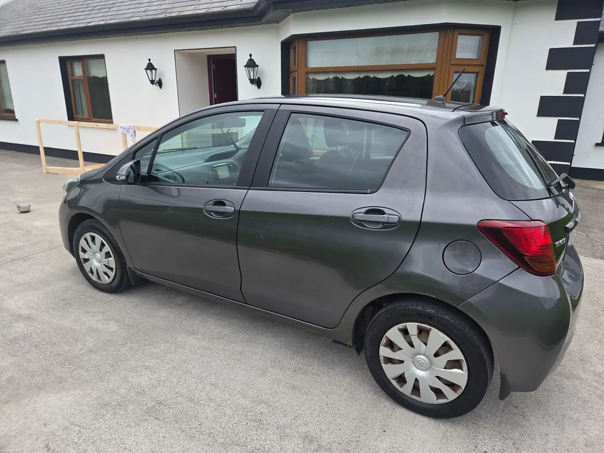Toyota Yaris 2015 - Image 4