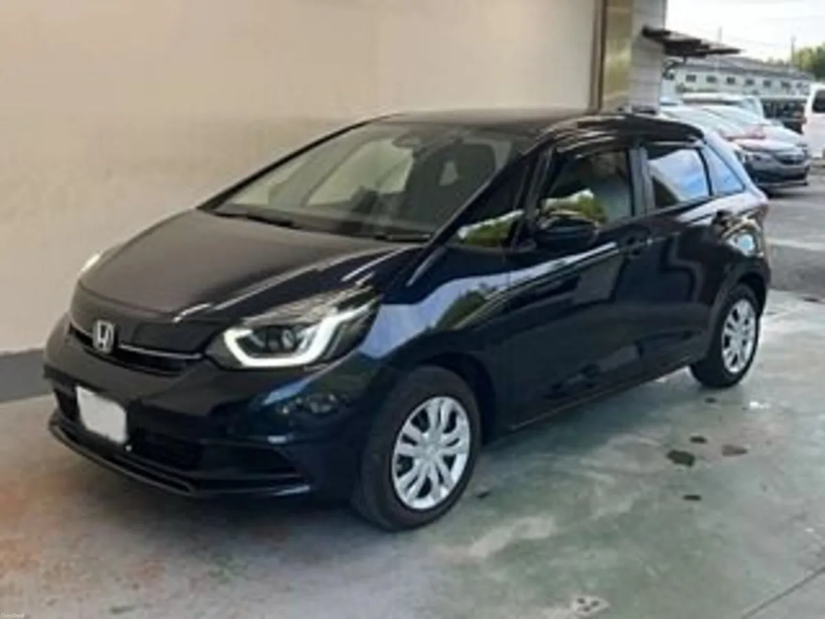 🚗 HONDA FIT 2024 HYBRID – LIKE NEW 🔥 - Image 1