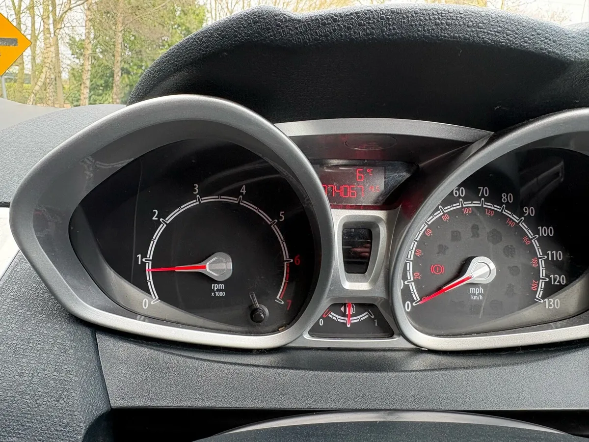 2012Ford fiesta 1.2zetec - Image 3
