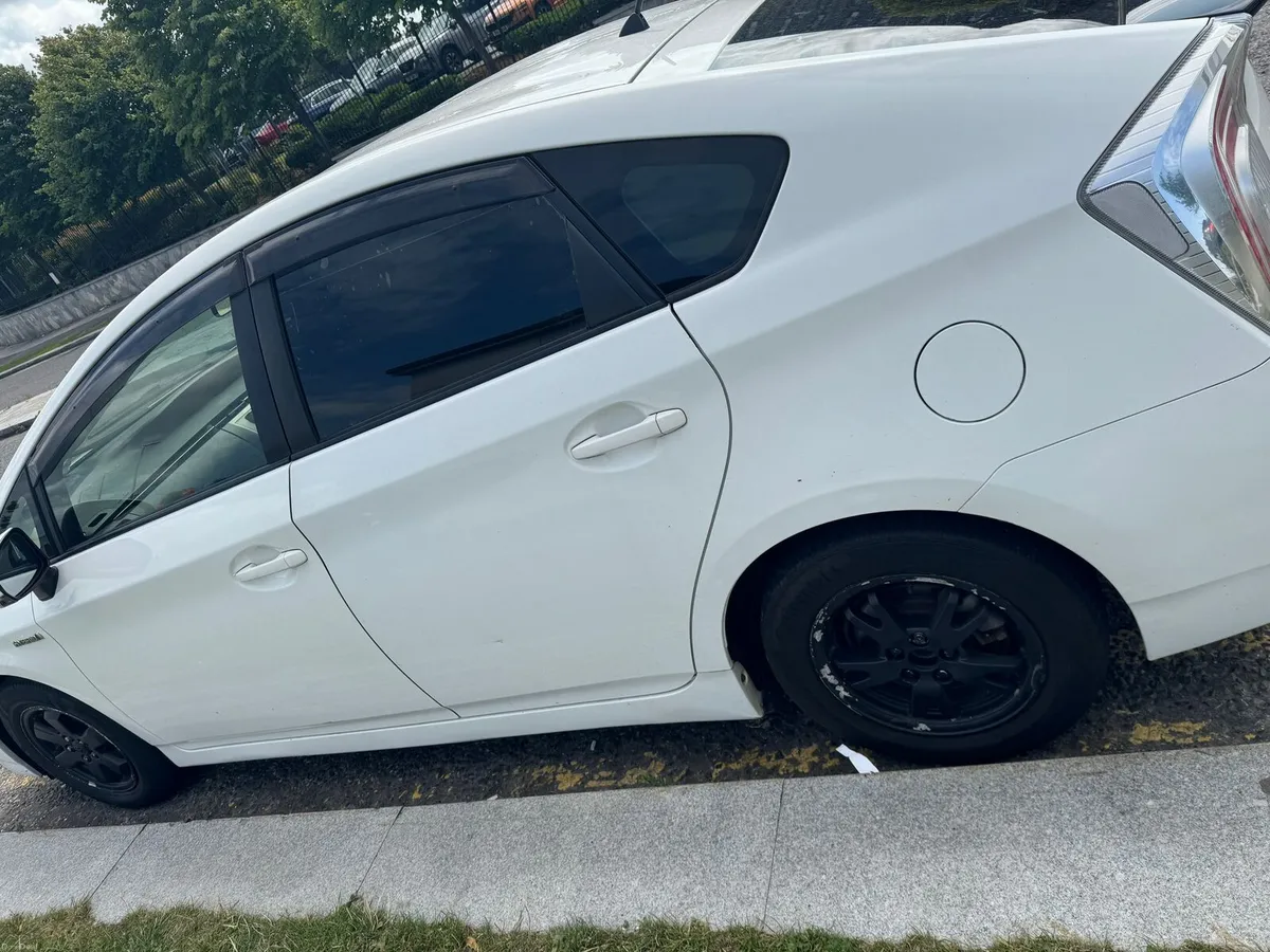 Toyota prius hybrid 1.8liter - Image 3